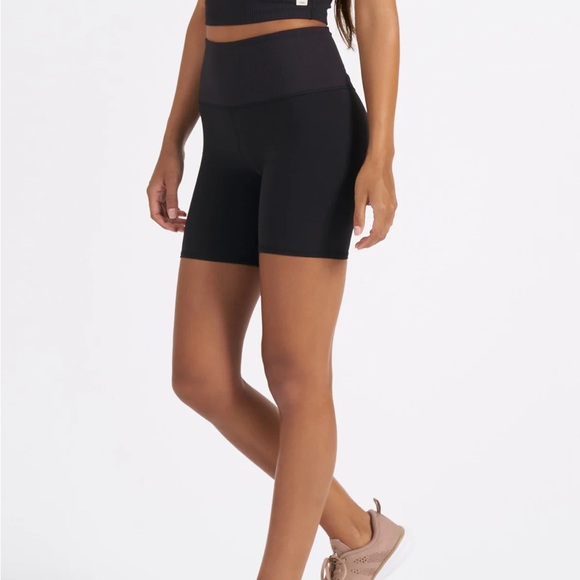 Vuori - Rib Studio Short - Picture 2 of 5